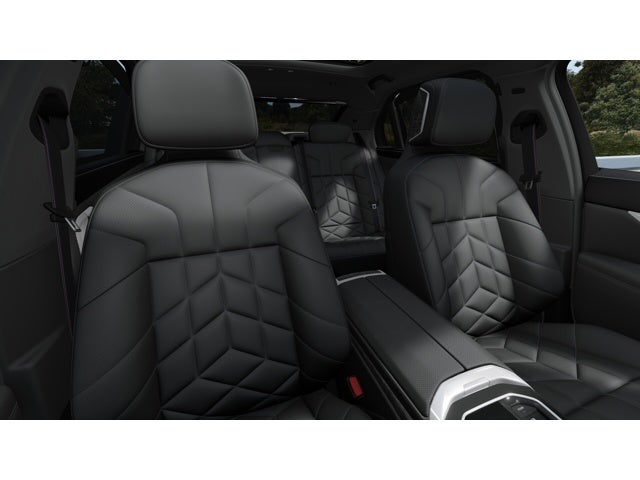 2026 BMW 750e xDrive Base