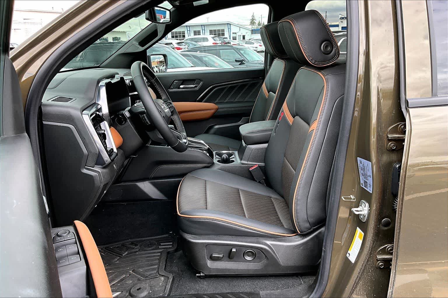2025 GMC Canyon 4WD AT4