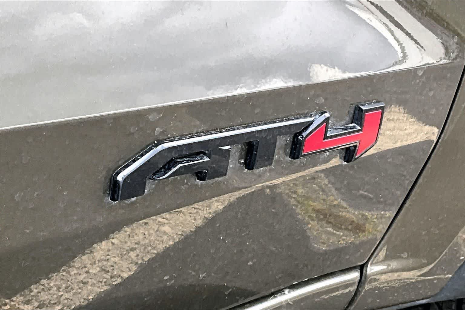2025 GMC Canyon 4WD AT4