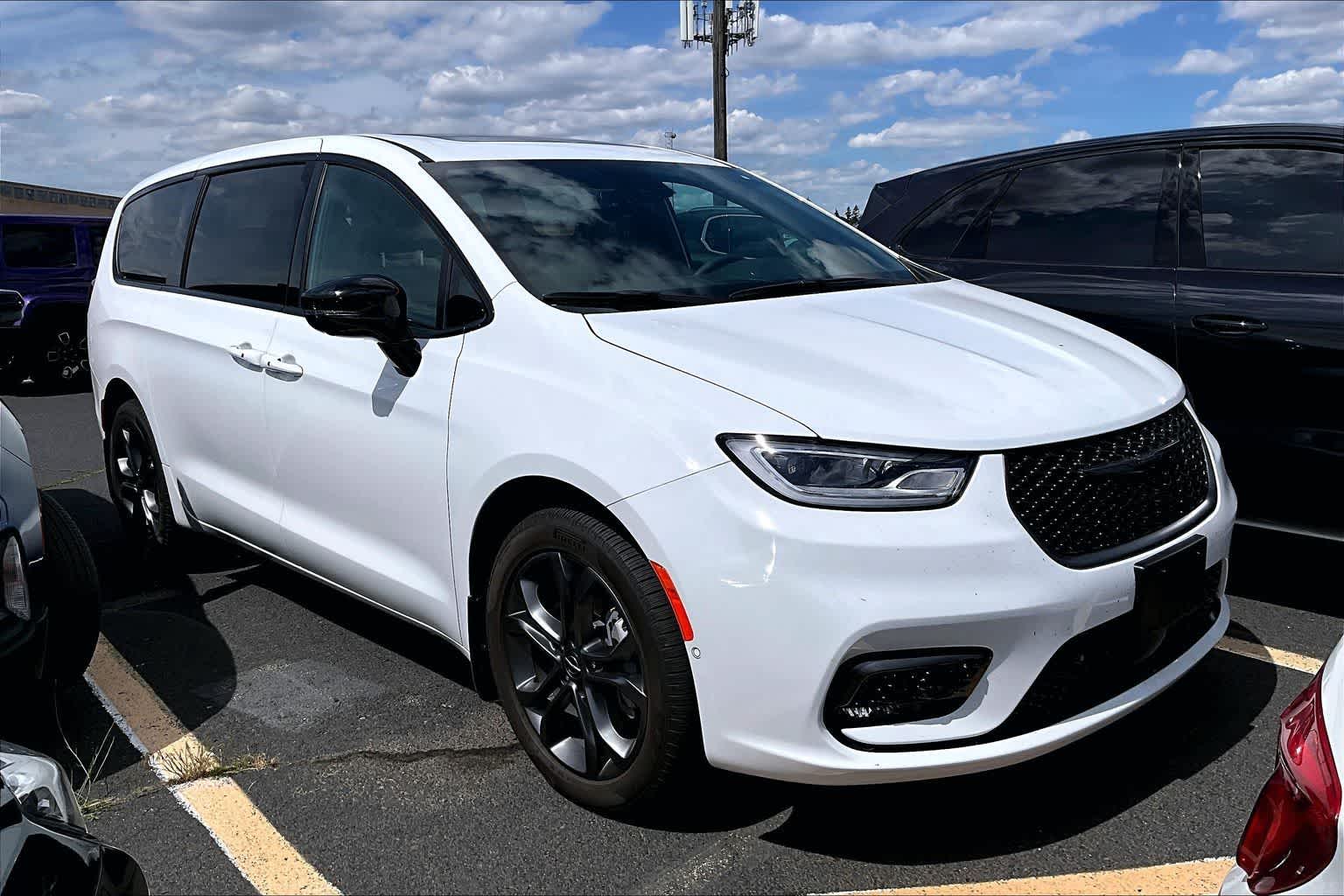 2026 Chrysler Pacifica Select