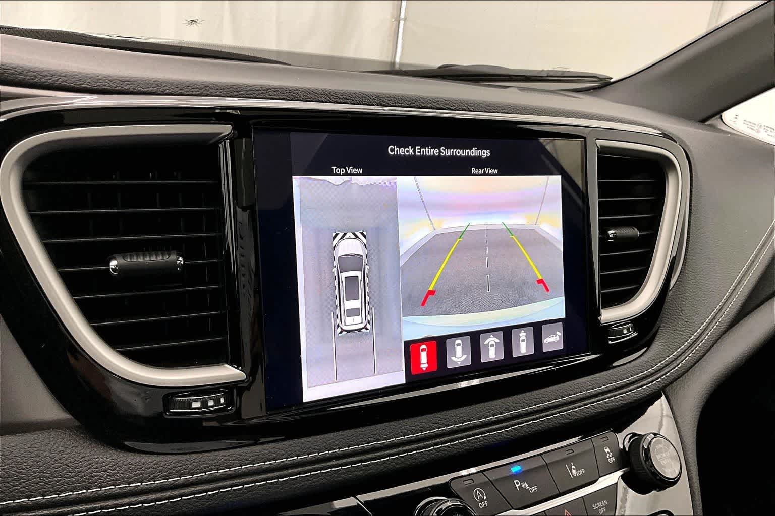 2026 Chrysler Pacifica Select