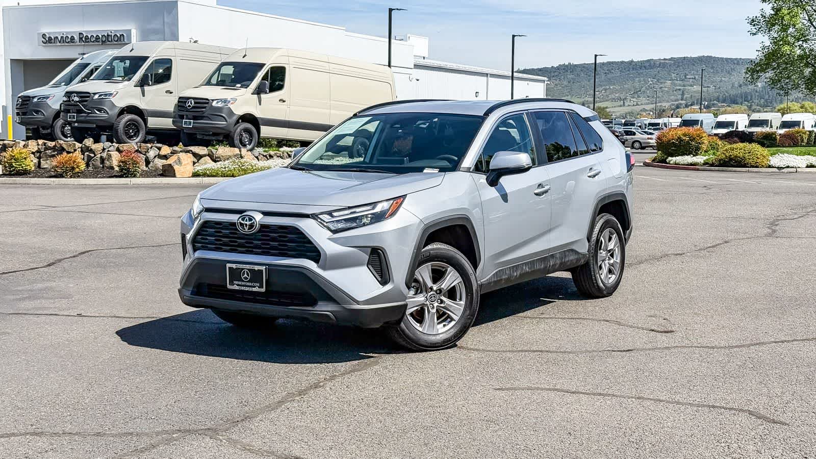 2025 Toyota RAV4 XLE AWD's photo