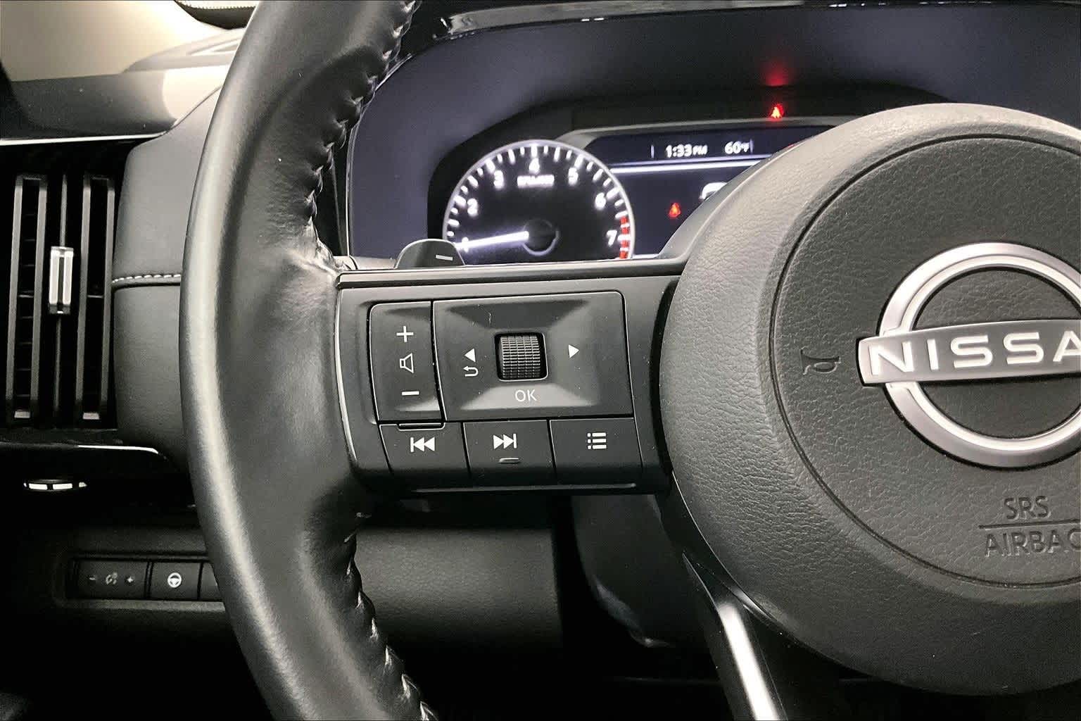 2025 Nissan Pathfinder SV