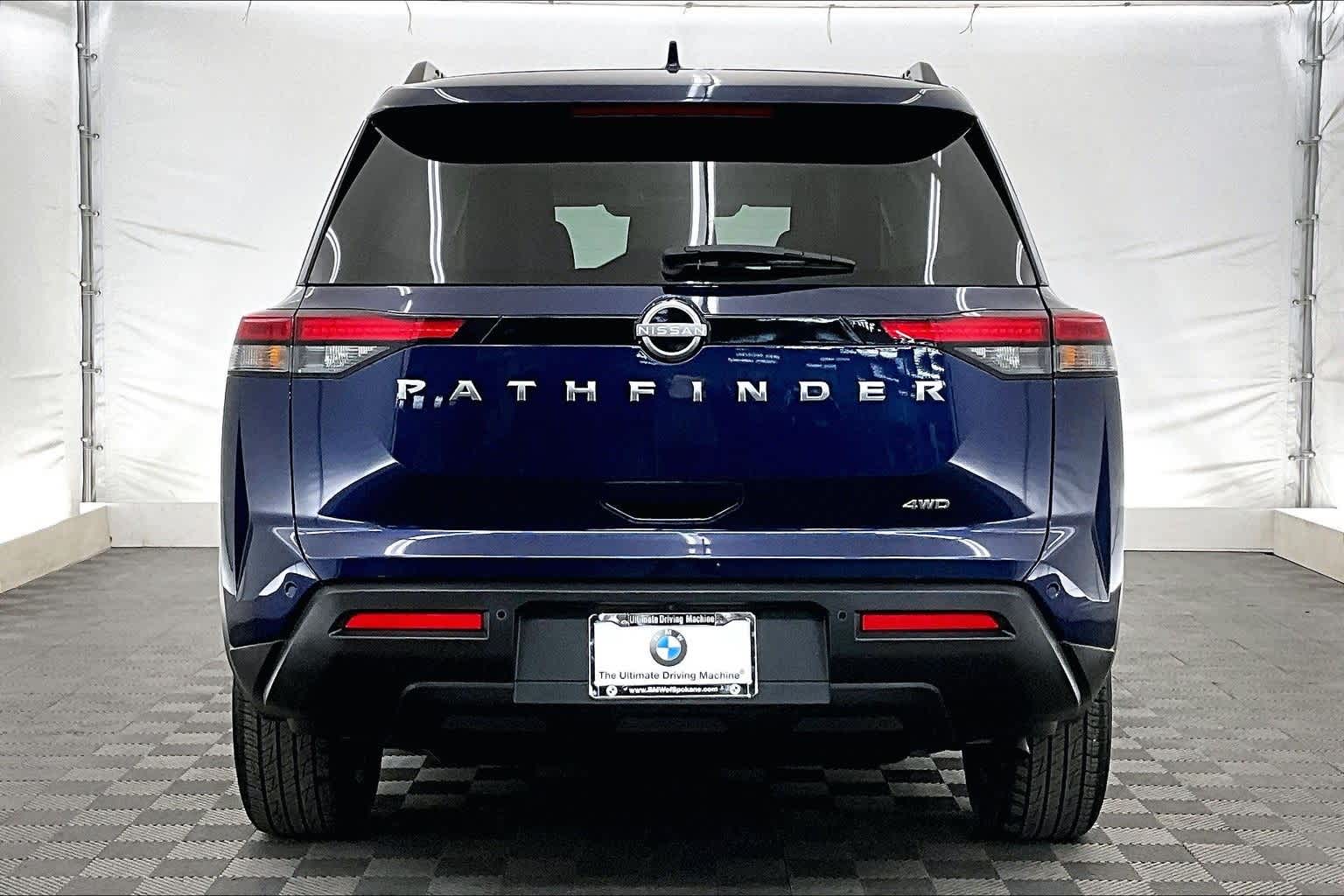 2025 Nissan Pathfinder SV