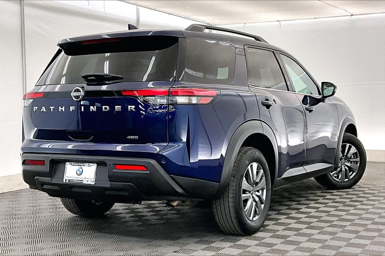 2025 Nissan Pathfinder SV
