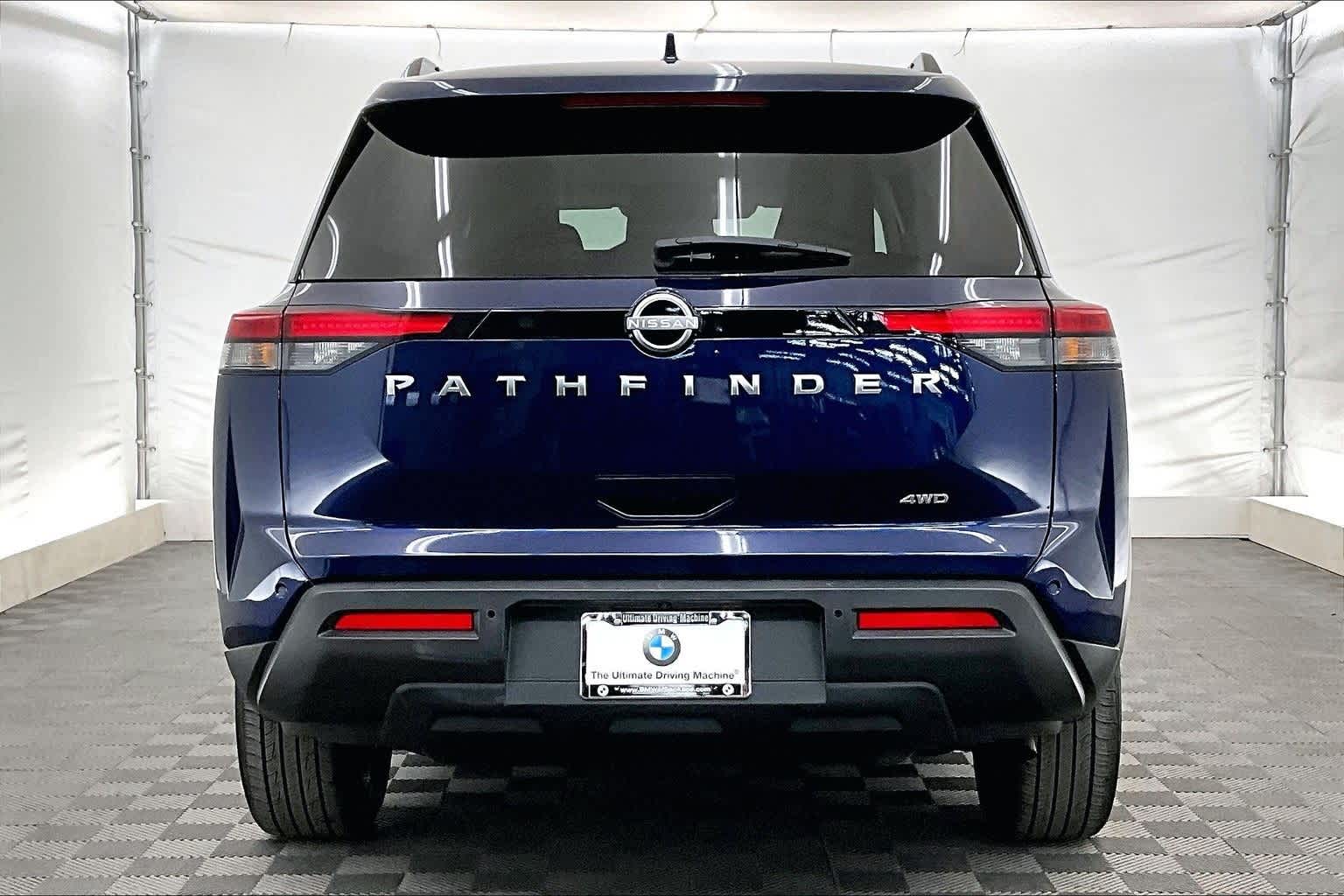 2025 Nissan Pathfinder SV
