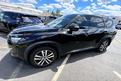 2025 Nissan Pathfinder Platinum