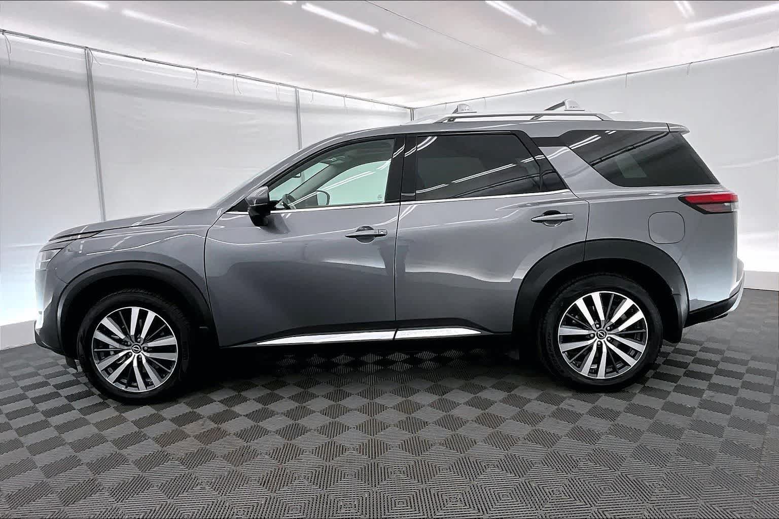 2022 Nissan Pathfinder Platinum