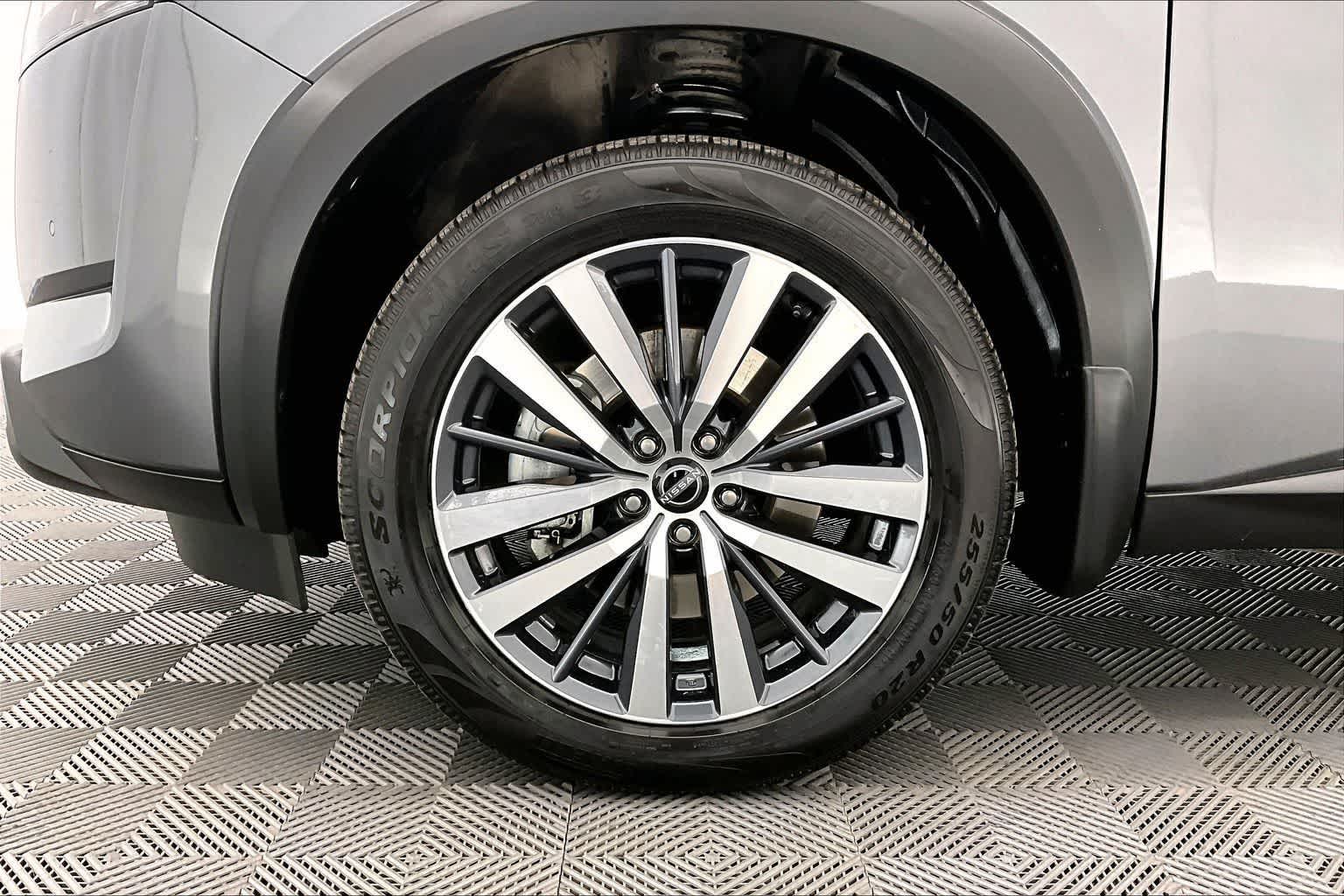 2022 Nissan Pathfinder Platinum