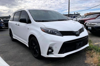 2020 Toyota Sienna SE