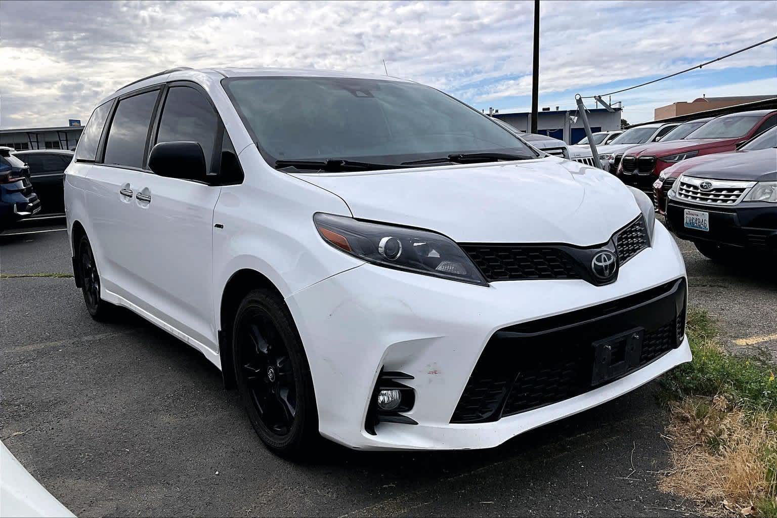 2020 Toyota Sienna SE