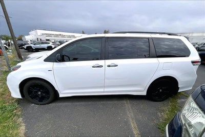 2020 Toyota Sienna SE