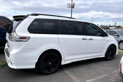 2020 Toyota Sienna SE