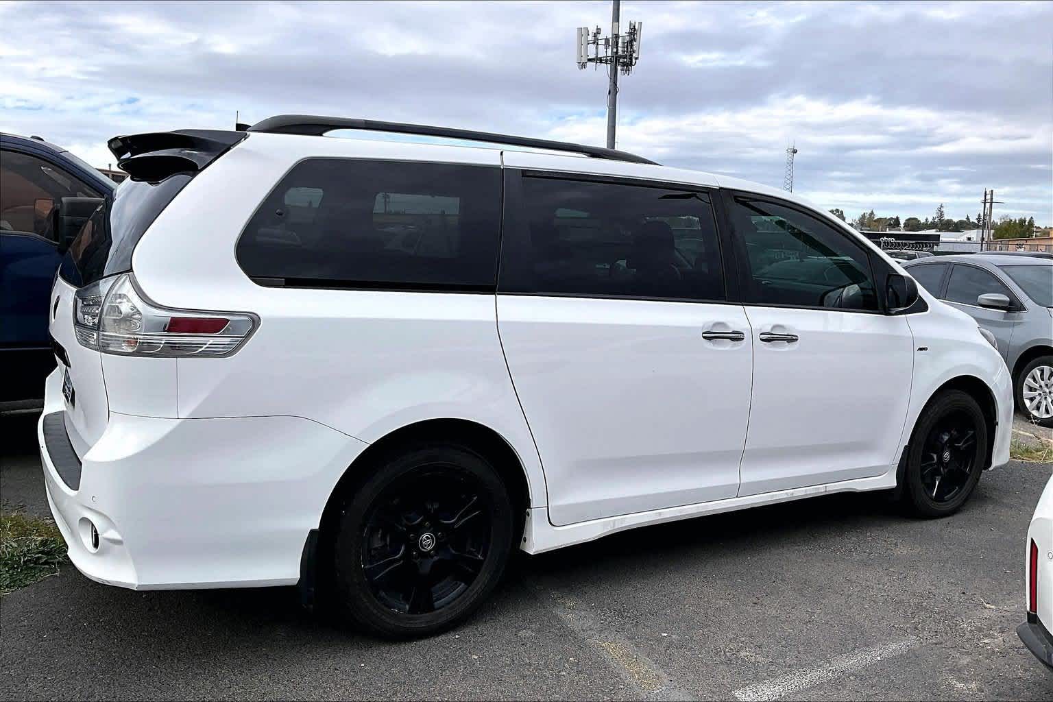 2020 Toyota Sienna SE