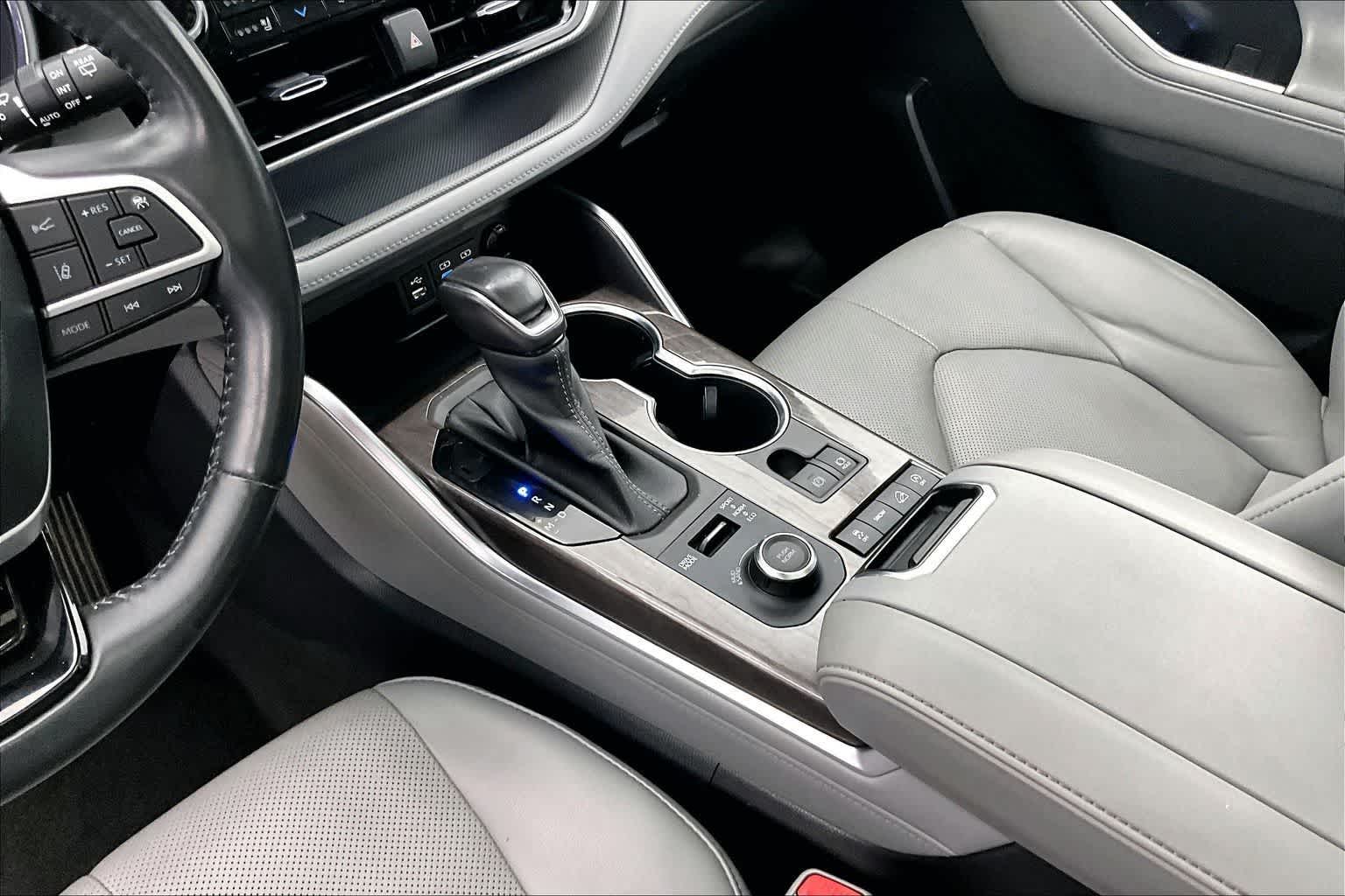 2022 Toyota Highlander Platinum