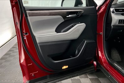2022 Toyota Highlander Platinum
