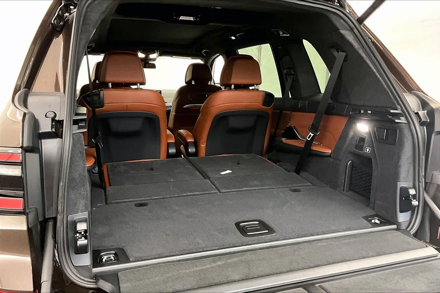 2026 BMW X7 M60i M60i