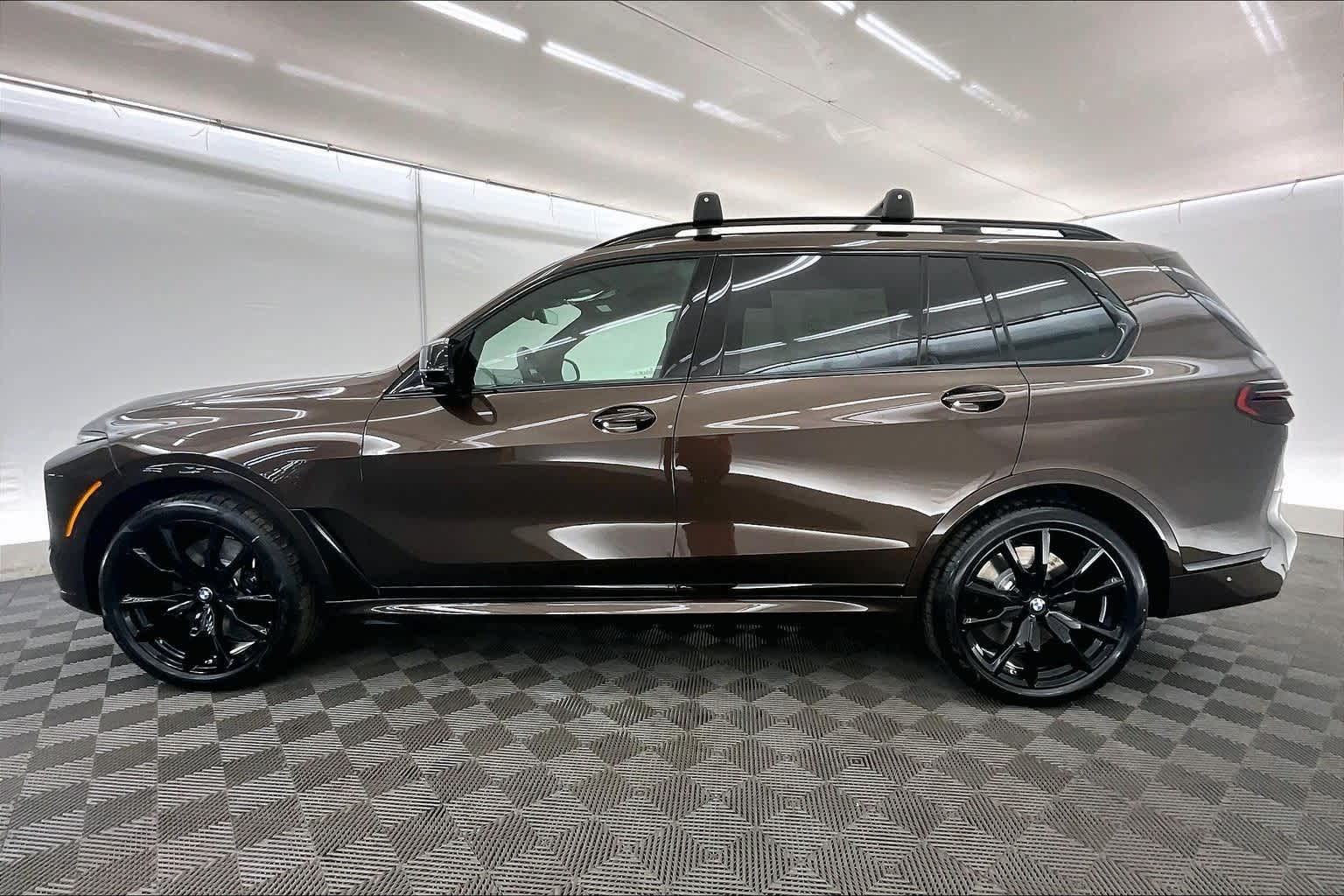 2026 BMW X7 M60i M60i