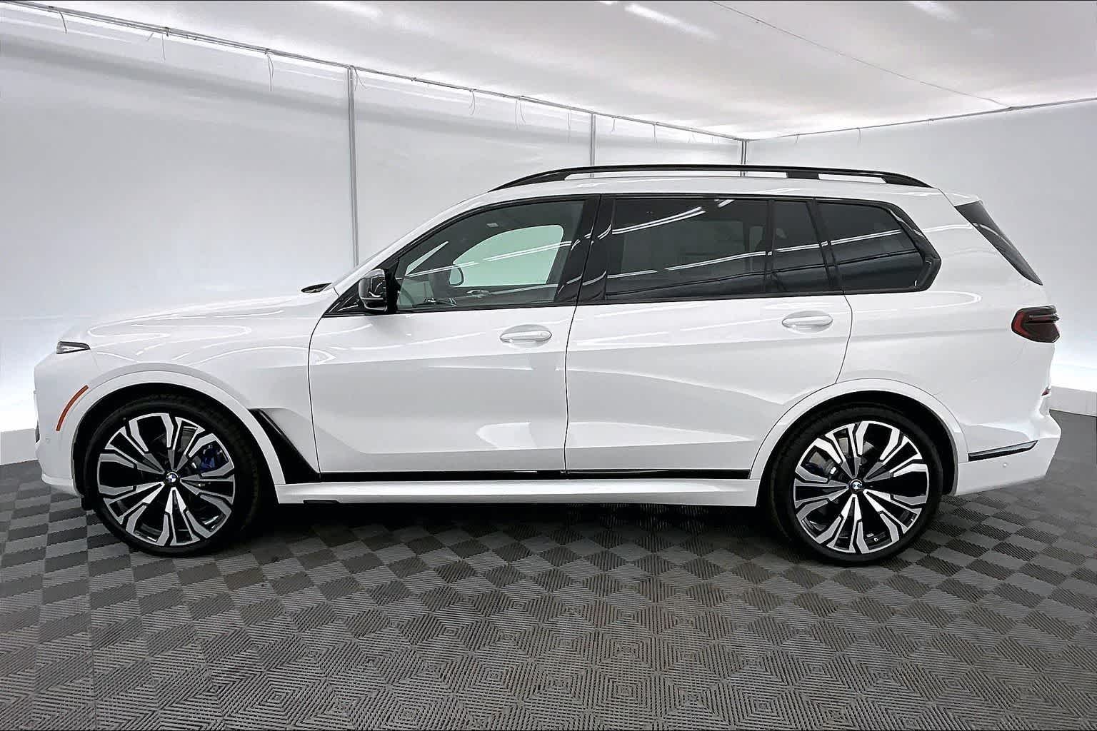 2027 BMW X7 M60i