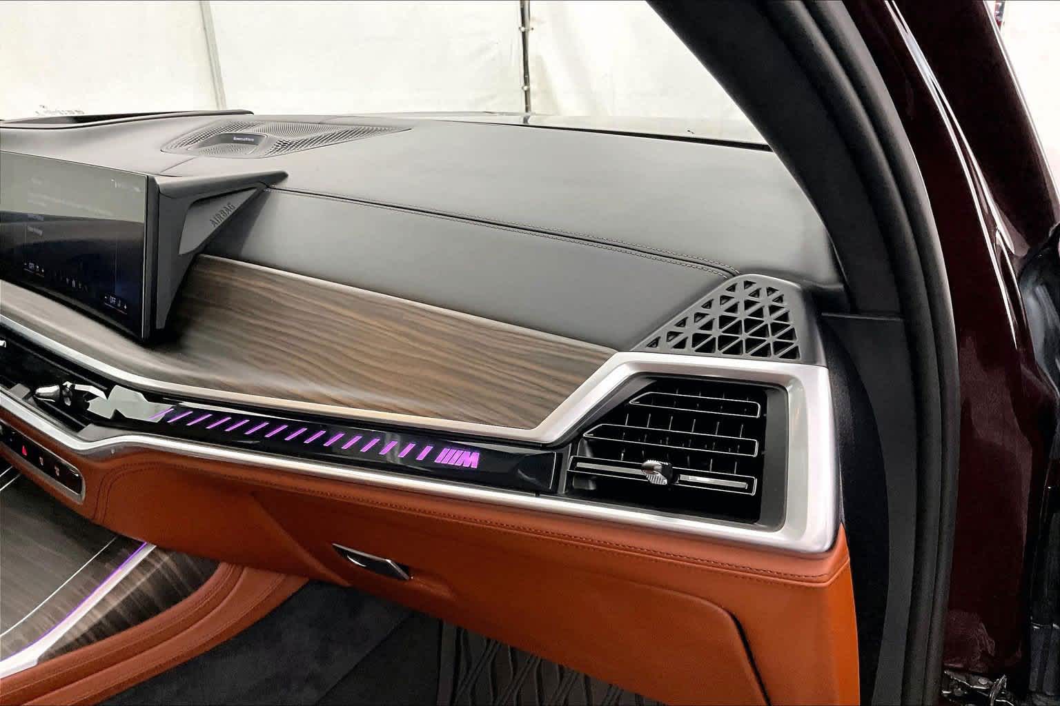 2025 BMW X7 M60i