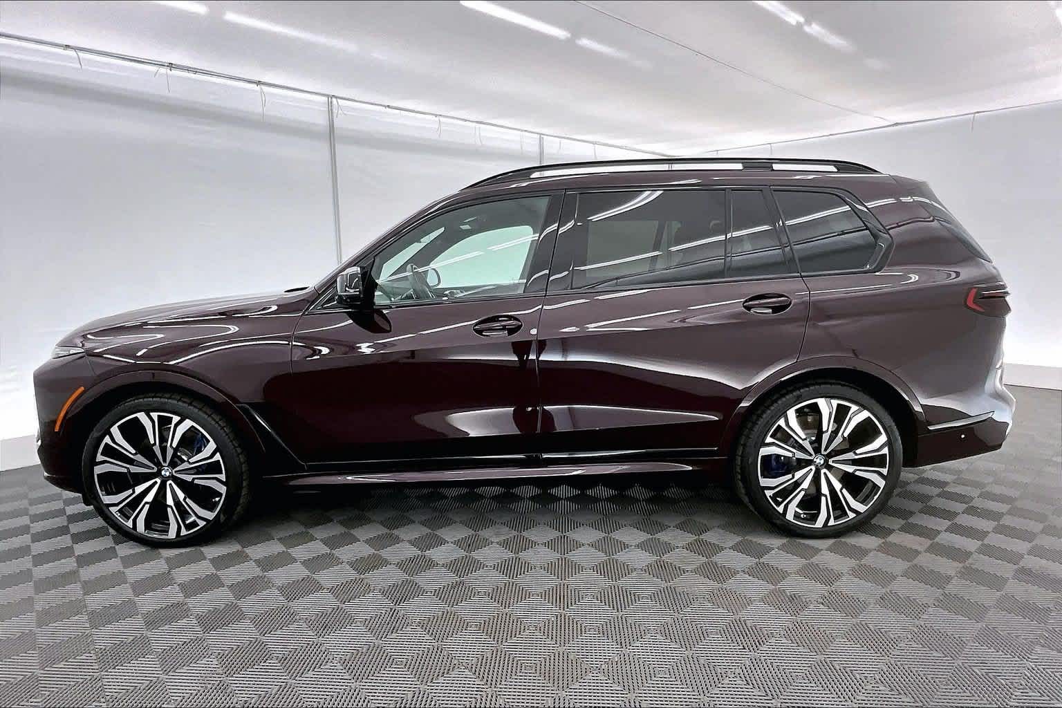 2025 BMW X7 M60i