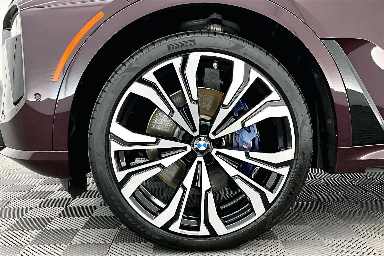 2025 BMW X7 M60i