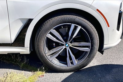 2025 BMW X7 M60i