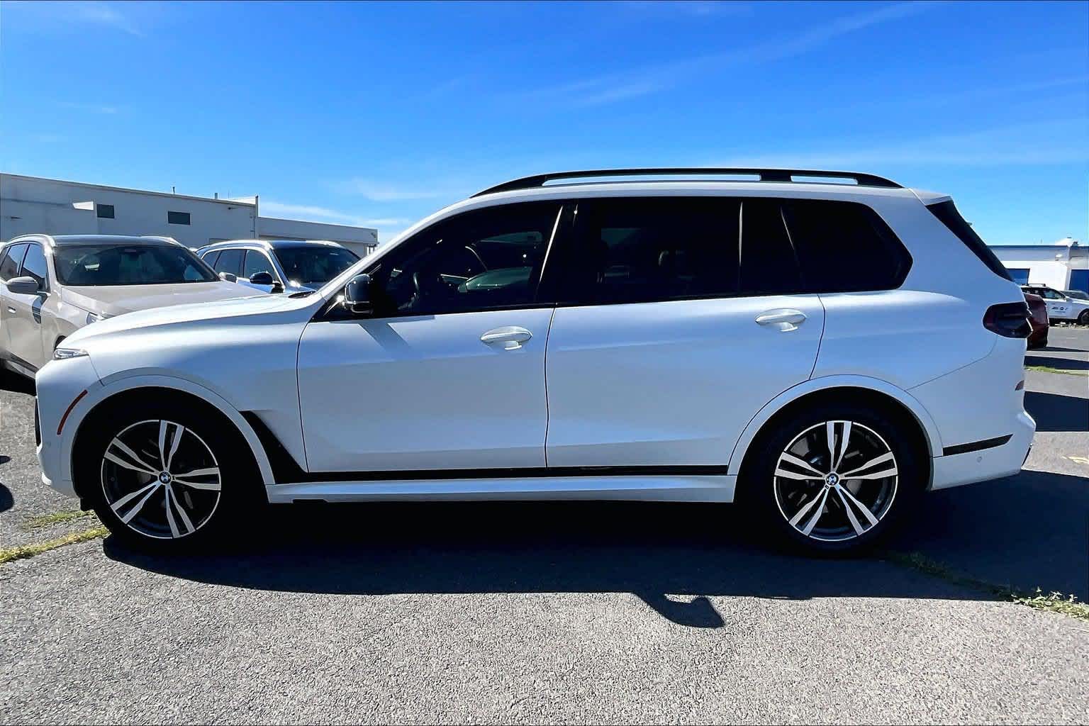 2025 BMW X7 M60i