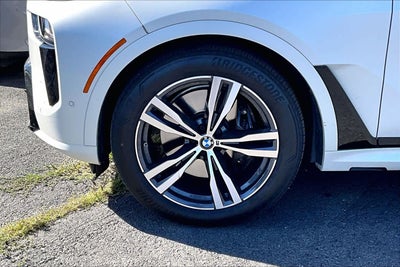 2025 BMW X7 M60i