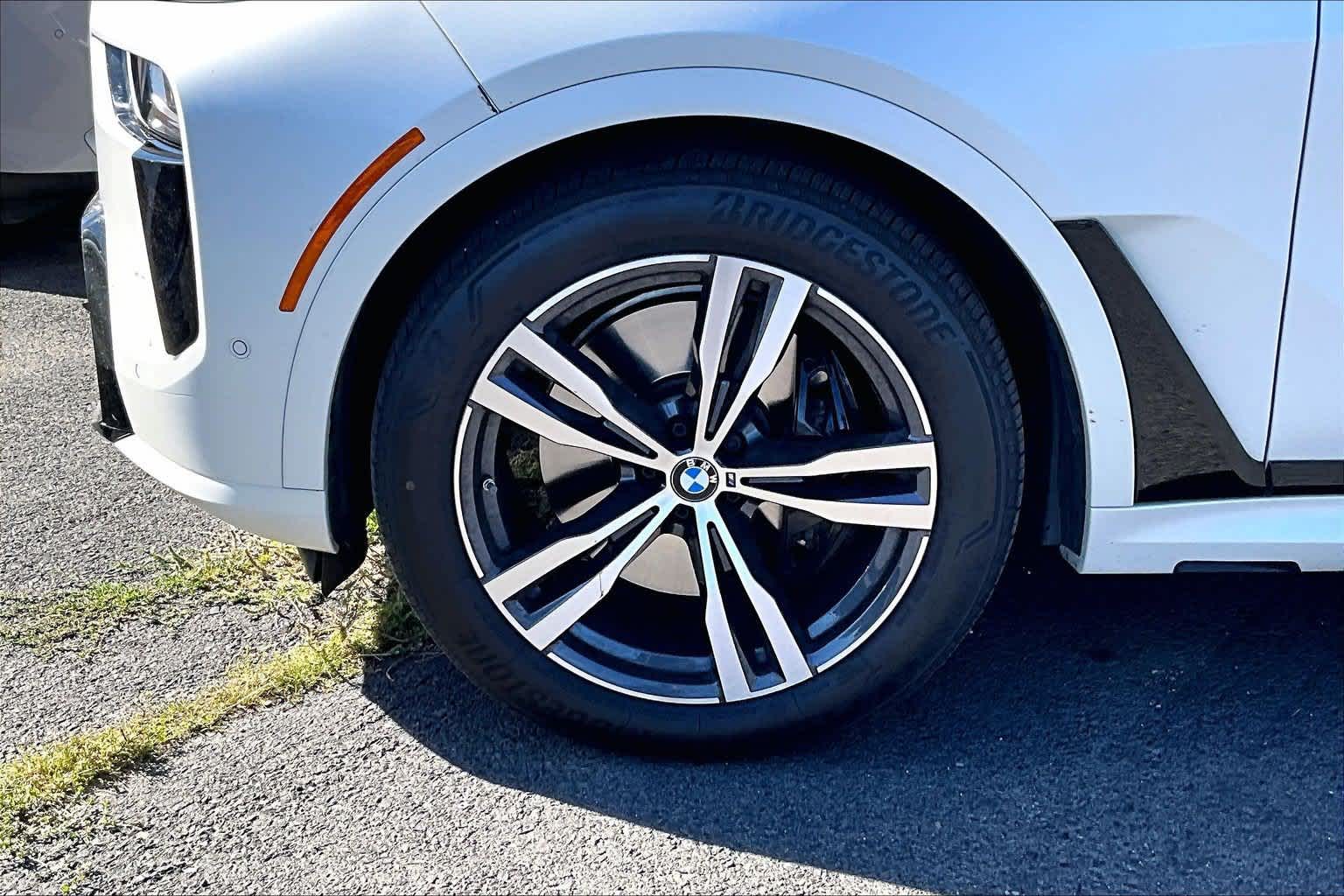 2025 BMW X7 M60i
