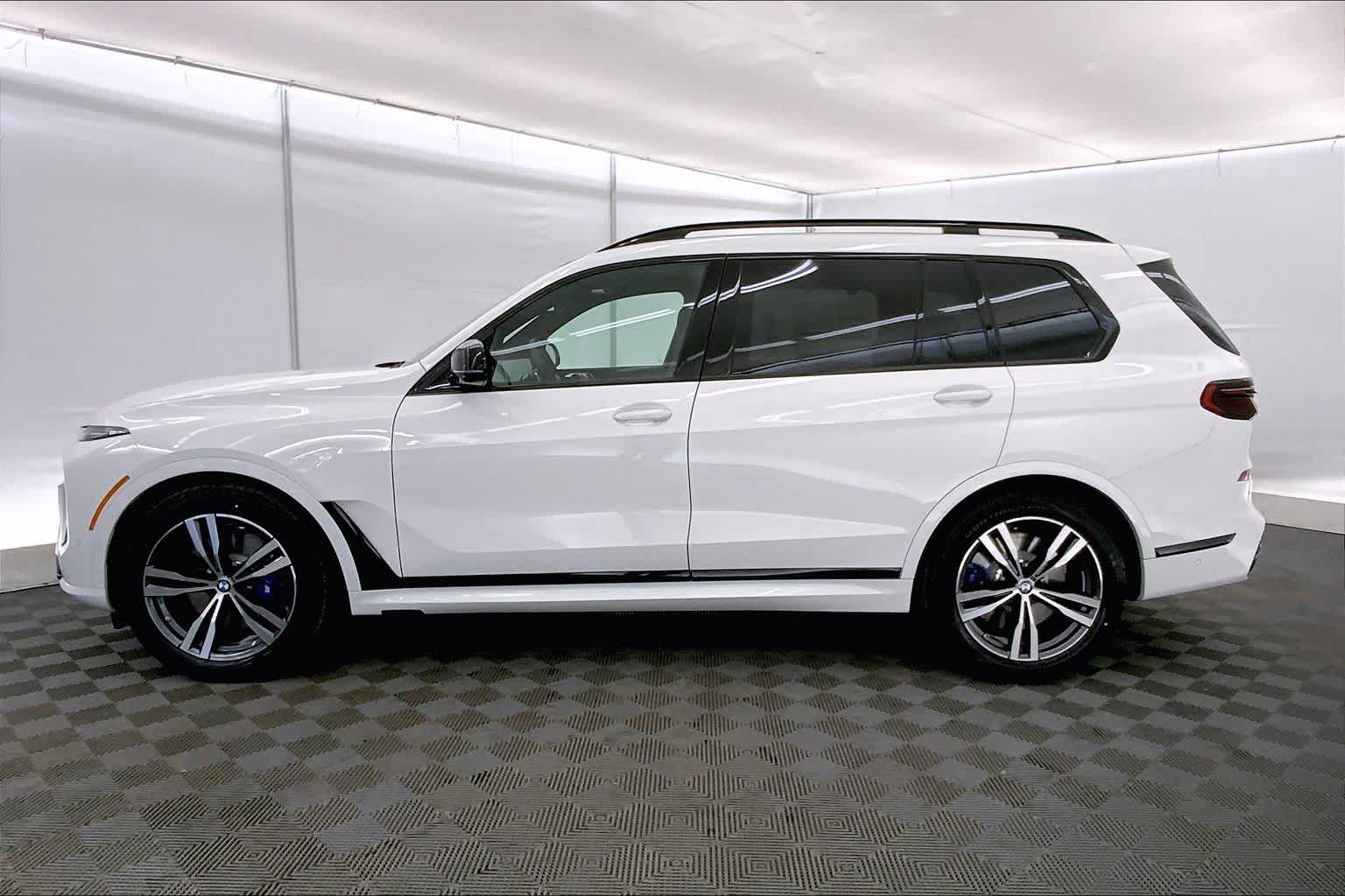 2024 BMW X7 M60i