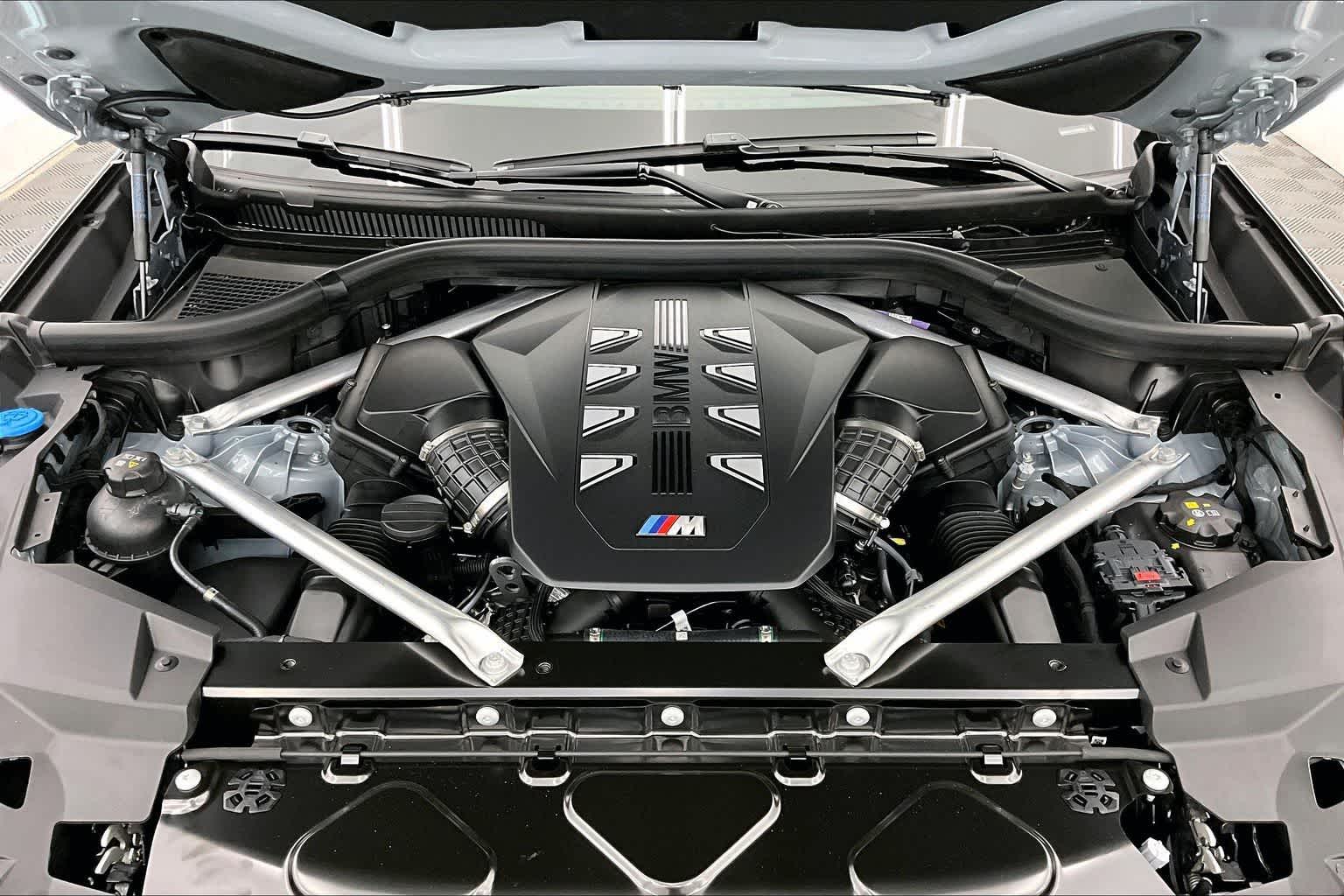 2026 BMW X5 M60i