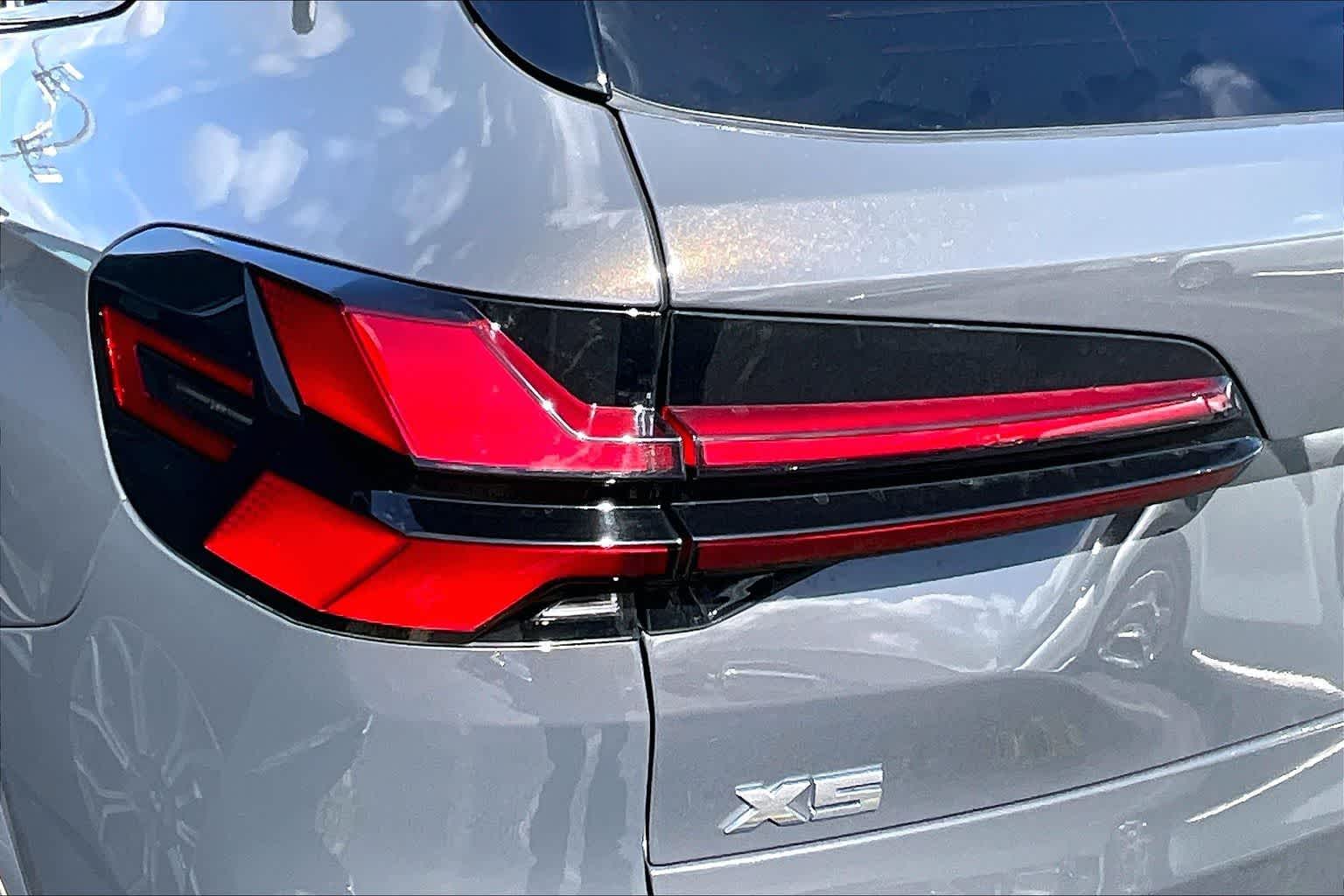 2025 BMW X5 M60i
