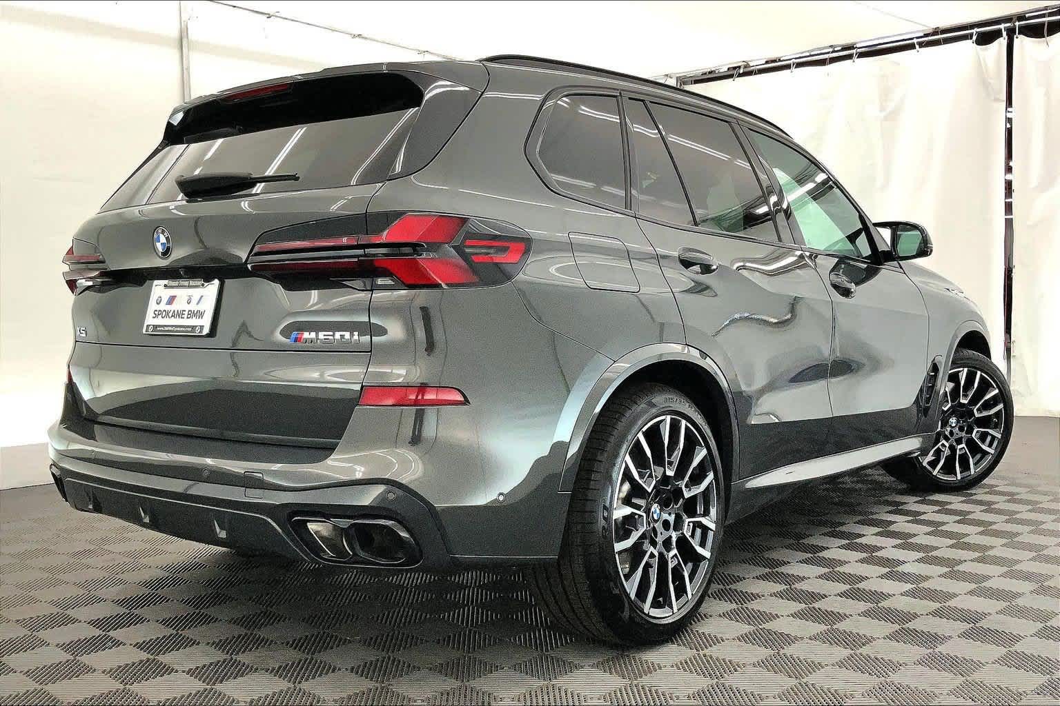 2025 BMW X5 M60i