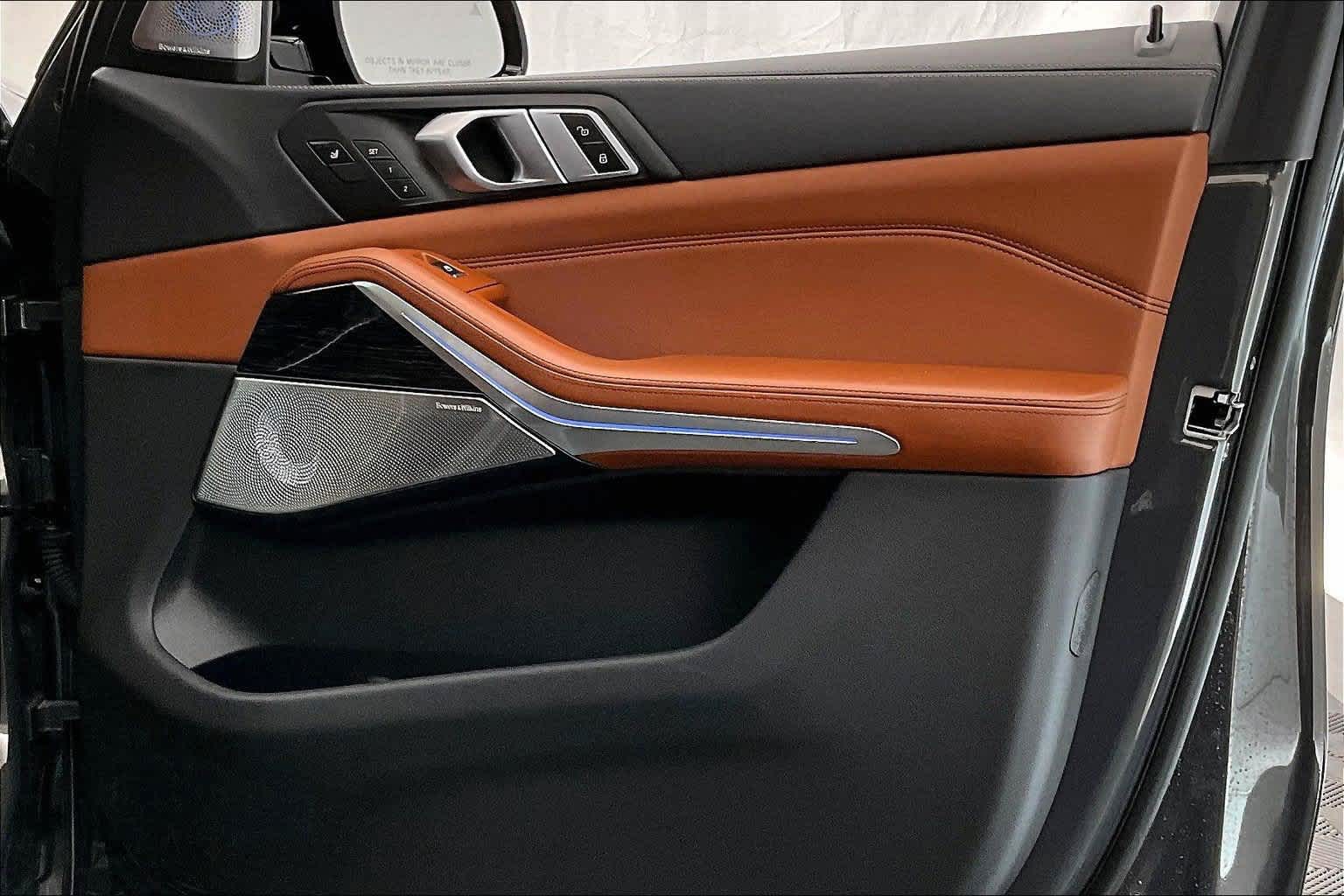 2025 BMW X5 M60i