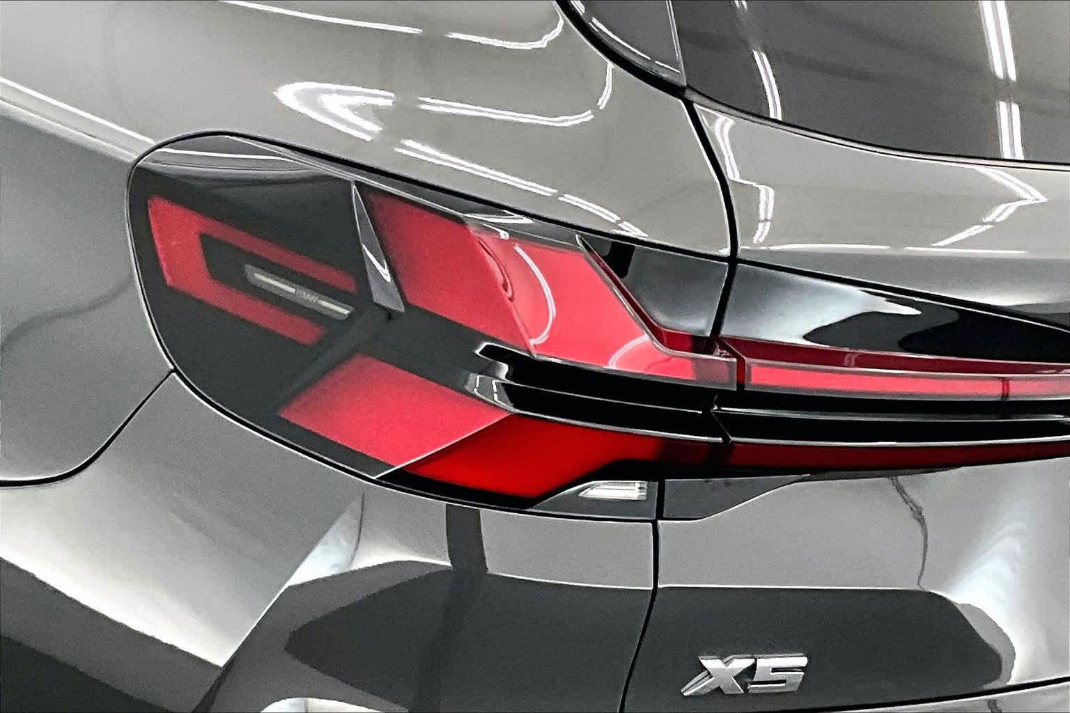2025 BMW X5 M60i