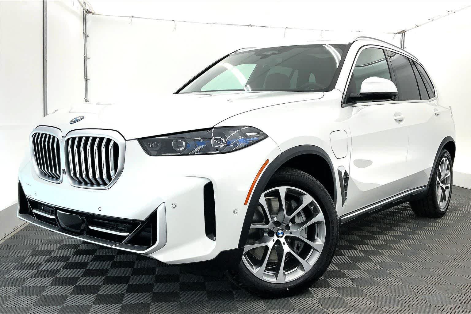 2026 BMW X5 xDrive50e's photo