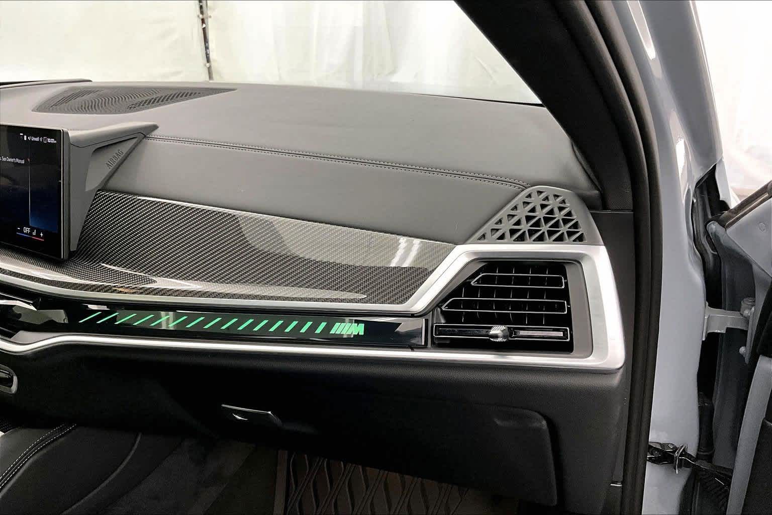 2025 BMW X6 M60i