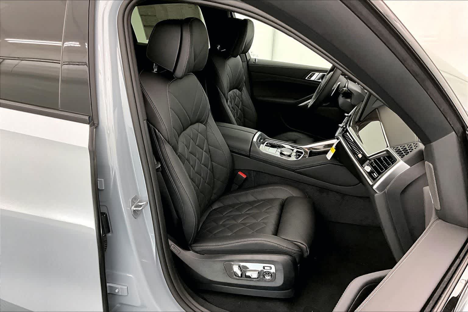 2027 BMW X6 M60i