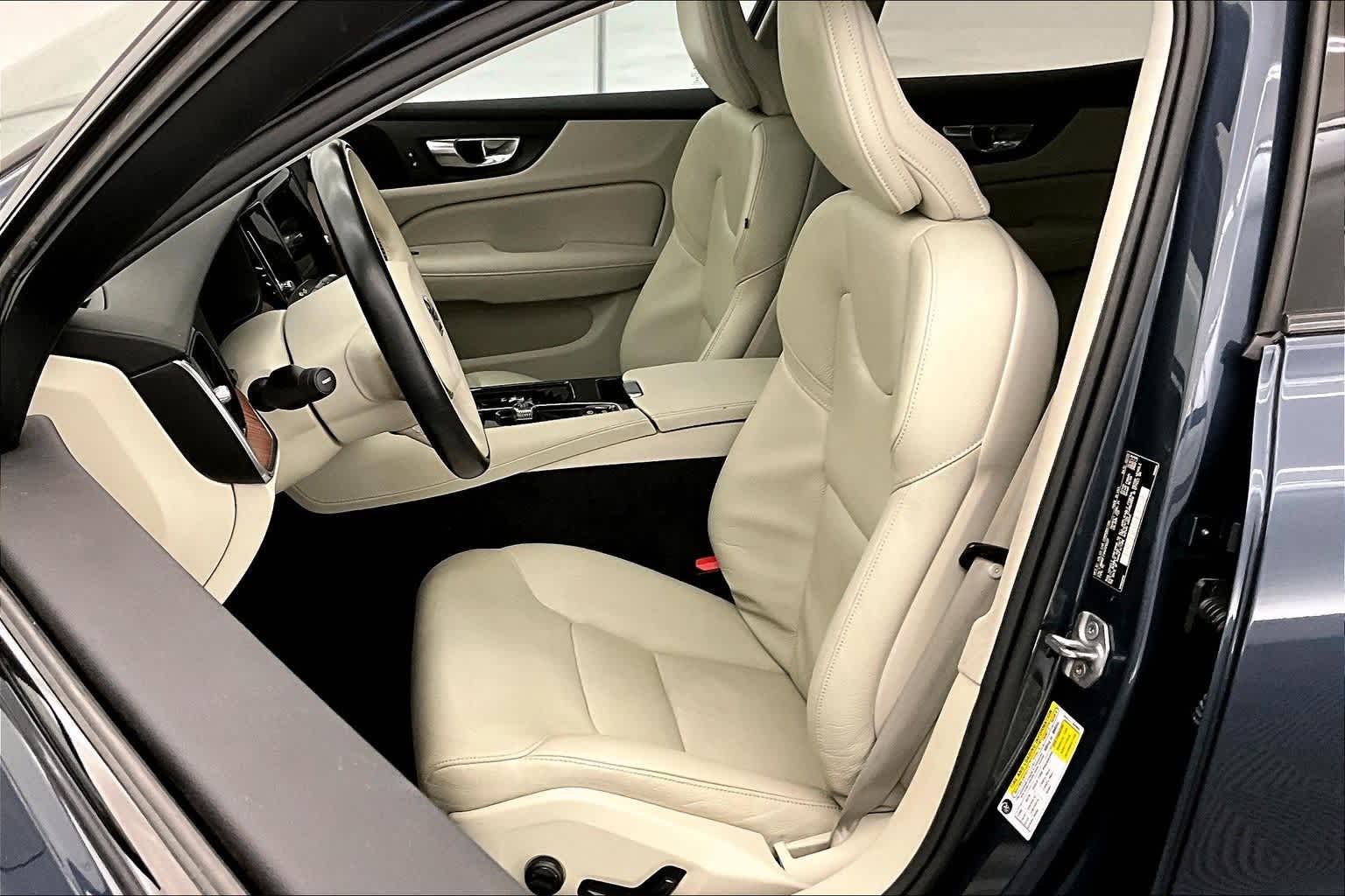 2022 Volvo S60 Recharge Plug-In Hybrid R-Design Expression