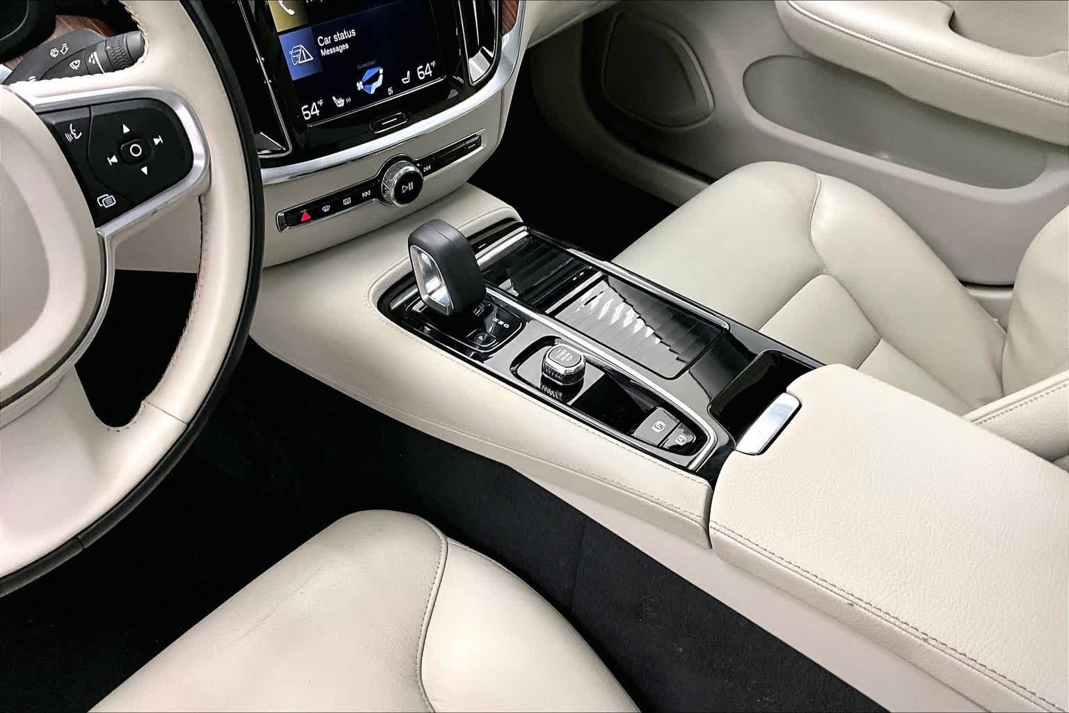 2022 Volvo S60 Recharge Plug-In Hybrid R-Design Expression