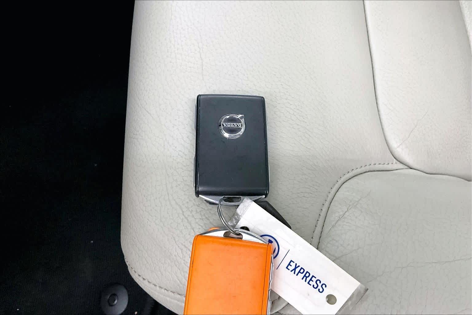 2022 Volvo S60 Recharge Plug-In Hybrid R-Design Expression