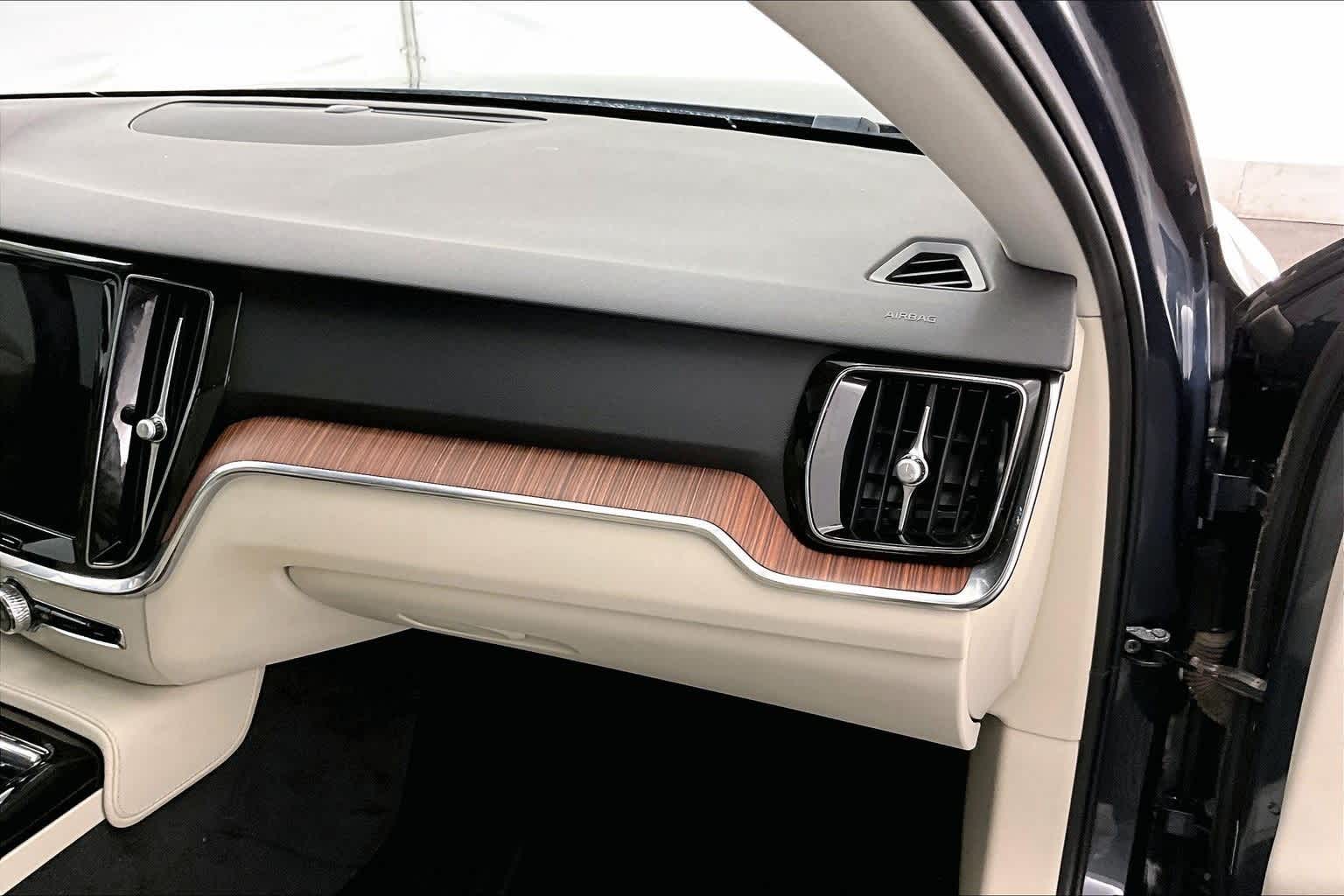 2022 Volvo S60 Recharge Plug-In Hybrid R-Design Expression