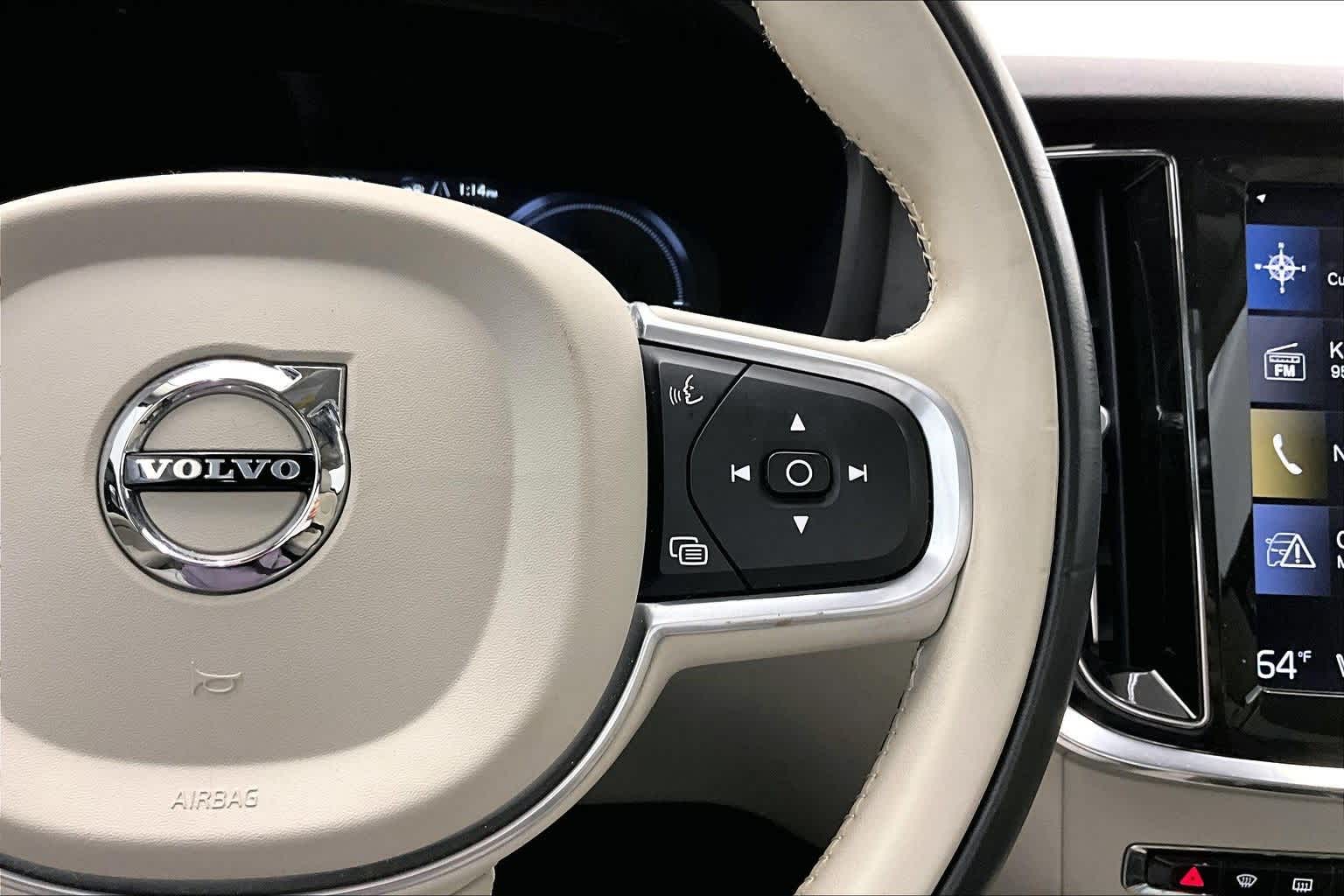 2022 Volvo S60 Recharge Plug-In Hybrid R-Design Expression