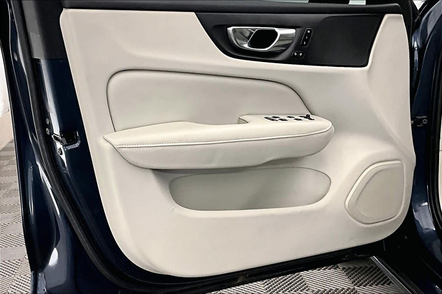 2022 Volvo S60 Recharge Plug-In Hybrid R-Design Expression