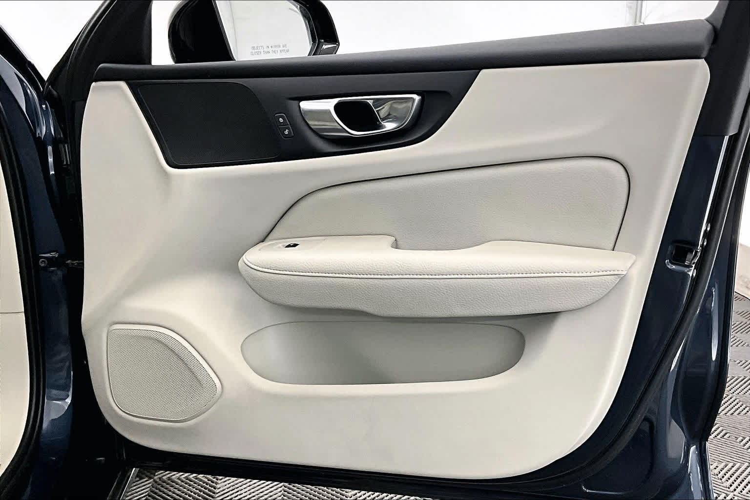 2022 Volvo S60 Recharge Plug-In Hybrid R-Design Expression