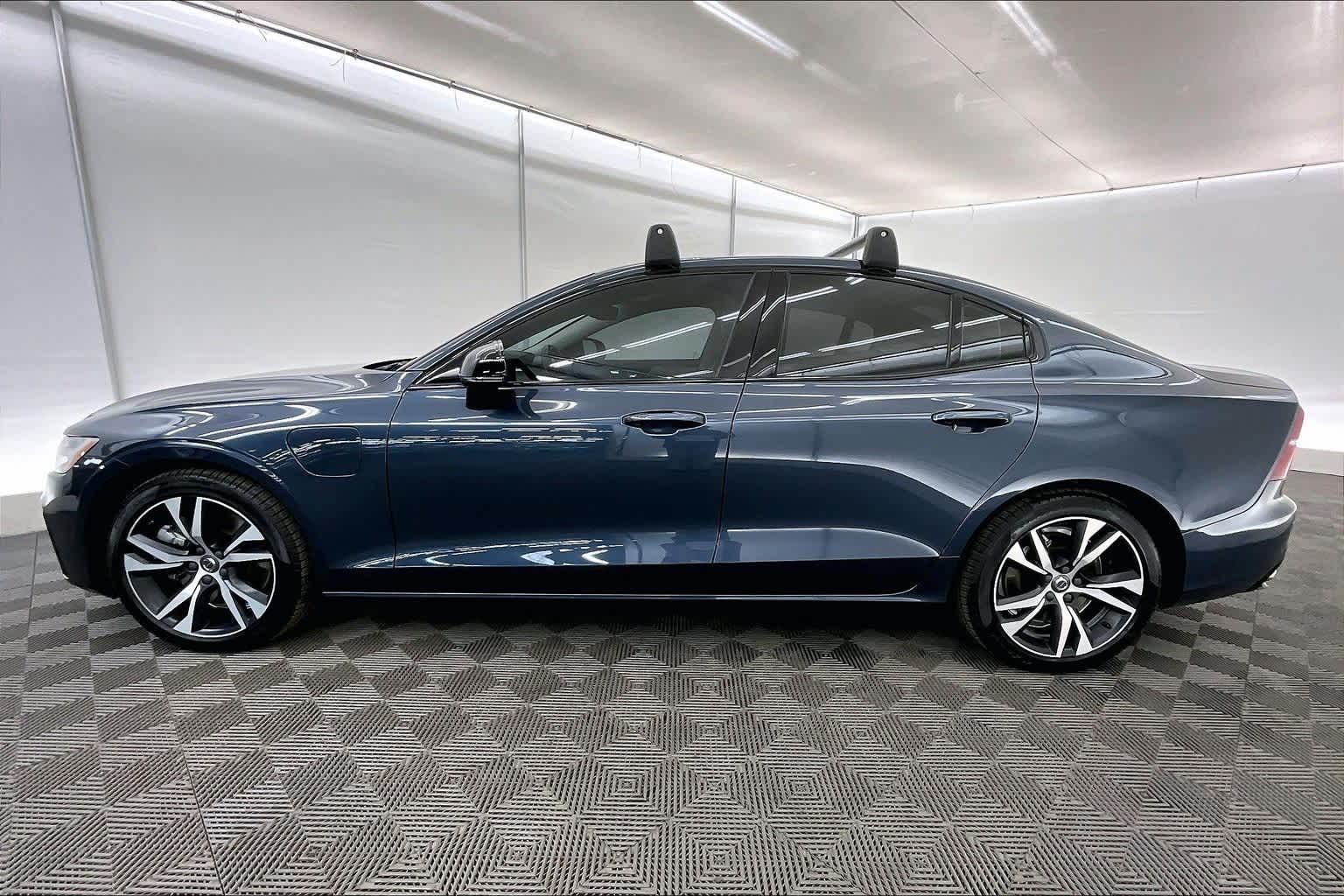 2022 Volvo S60 Recharge Plug-In Hybrid R-Design Expression