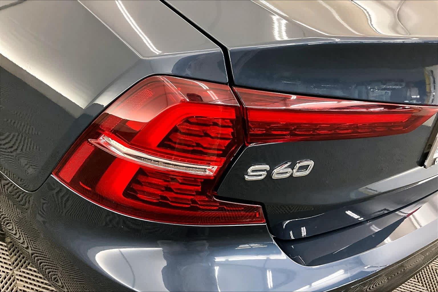 2022 Volvo S60 Recharge Plug-In Hybrid R-Design Expression