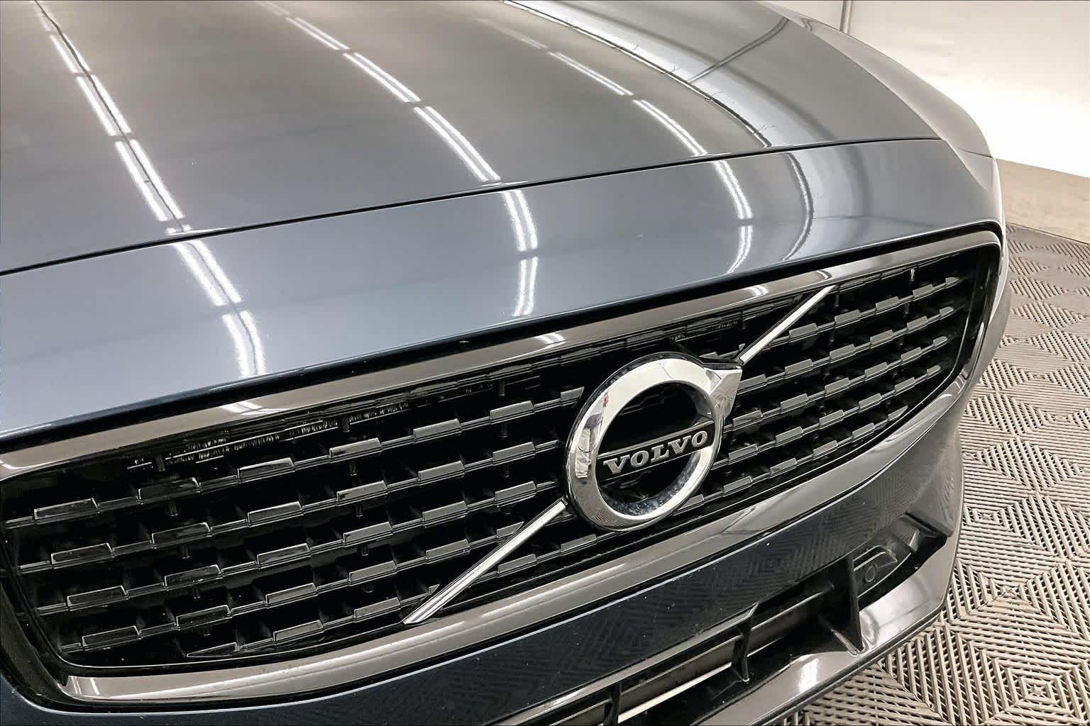 2022 Volvo S60 Recharge Plug-In Hybrid R-Design Expression