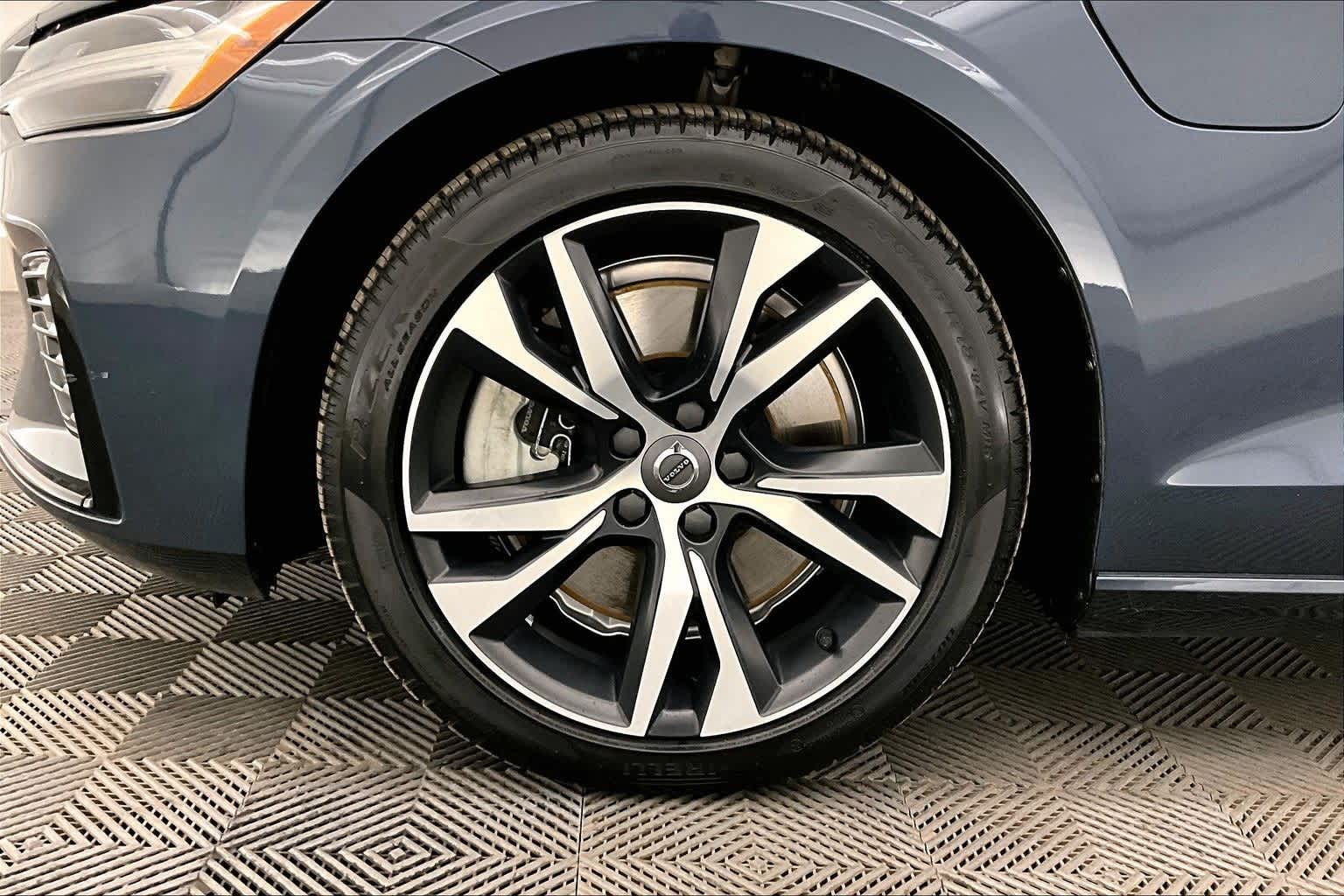 2022 Volvo S60 Recharge Plug-In Hybrid R-Design Expression